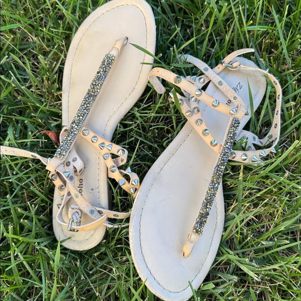 Zigi Soho Women's Black and Cream Studded Sandals